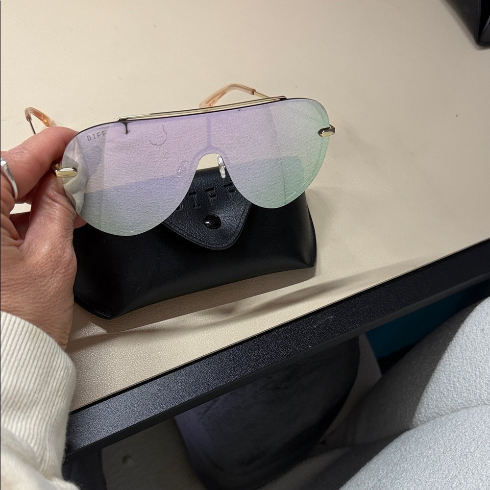 Diff Eyewear Purple Gradient Lens Aviator Sunglasses with Black Case - Picture 4 of 4